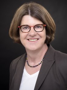 die stellvertretende Landesbezirksleiterin, geamthessische ver.di Personalchefin und Landesfachbereichsleiterin Sozialversicherung, Cornelia Kröll