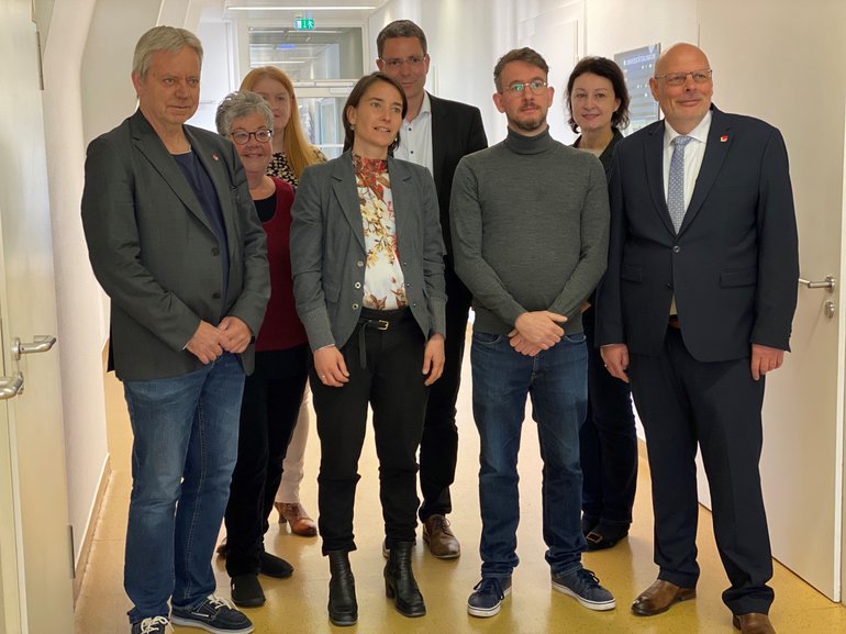 Gruppenfoto Unterschrift