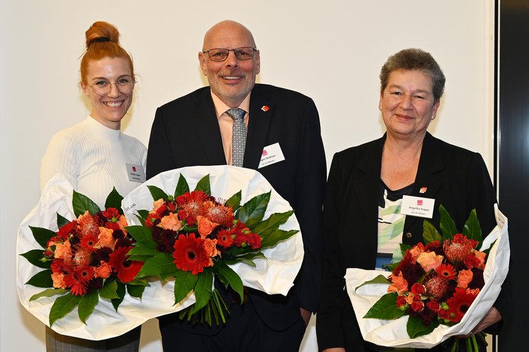 Die Landesbezirksleitung von ver.di Hessen 2023-2027 Natalie Jopen, Jürgen Bothner, Angelika Kappe.