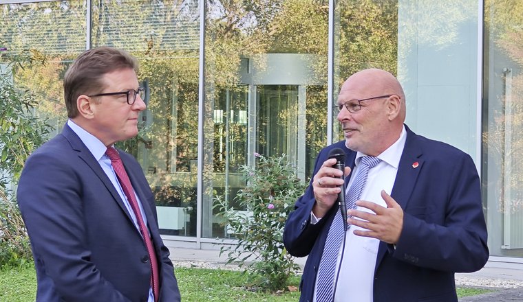 Jürgen Bothner im Gespräch mit Staatssekretär Sauer