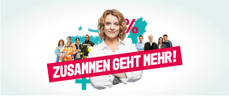 Schriftzug zusammen geht mehr, dahinter Frau mit verschränkten Armen etc.