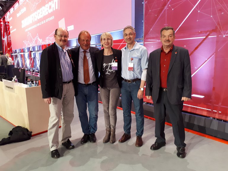 Gruppenbild auf dem ver.di Bundeskongress 2019: Ralf Barthel, Frank Bsirske, Daniela Suttner, Stefan Markl, Josef Hergenröder.